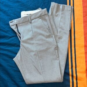 H&M Gray Skinny Pants with Sleek Design